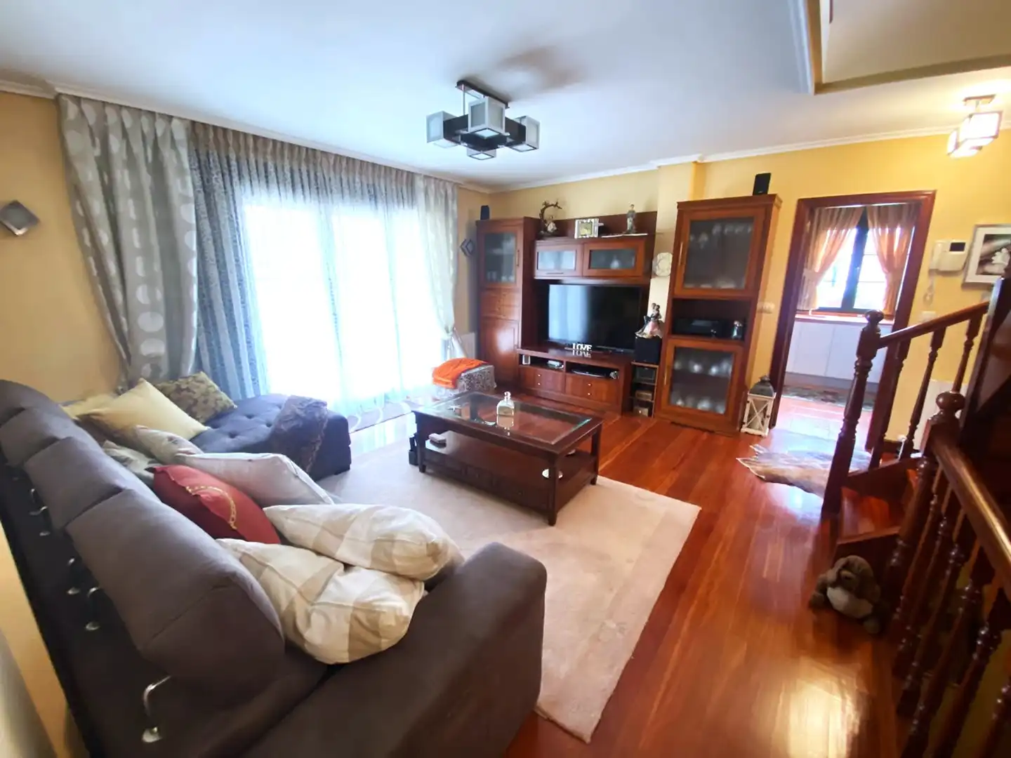 Living room of Houses for sale in Castro-Urdiales  with Heating, Private garden and Parquet flooring