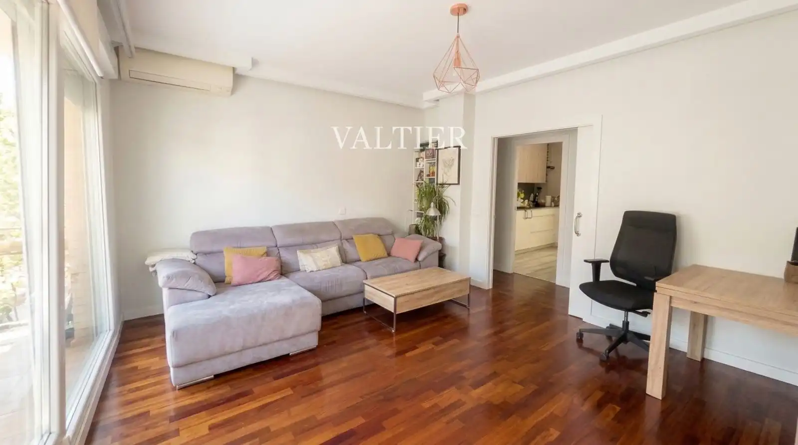 Sala d'estar de Àtic en venda en Tetuán
