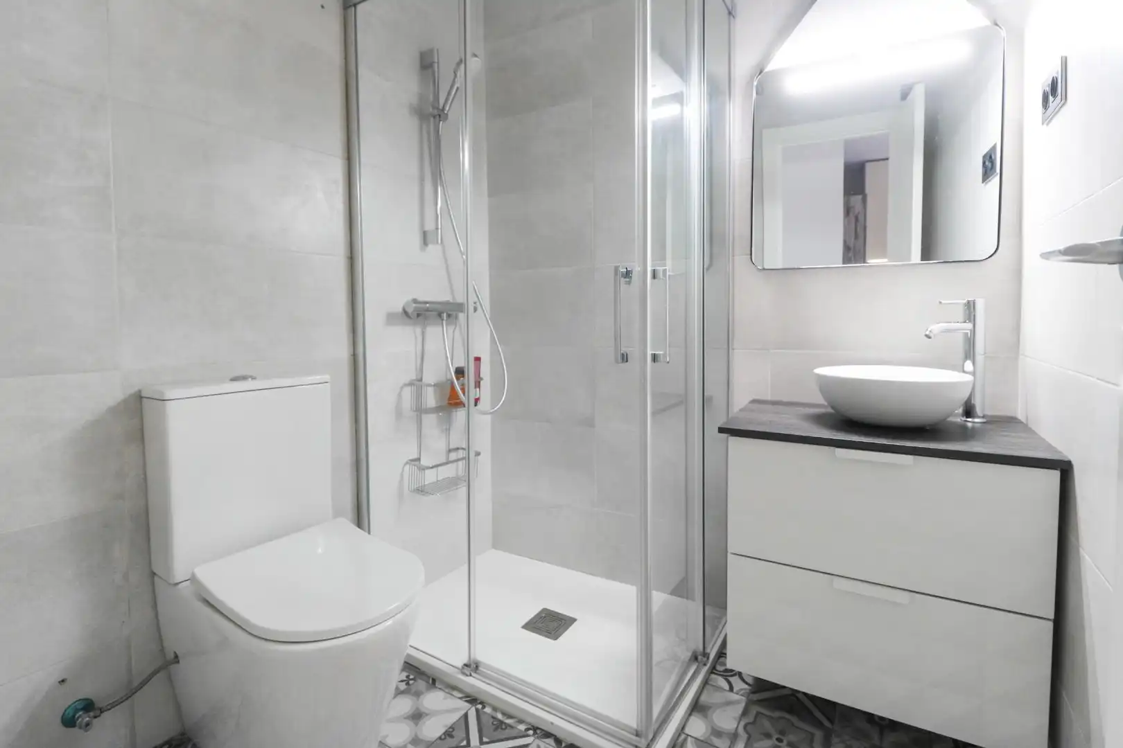 Bathroom of Flat for sale in Vilanova i la Geltrú  with Air Conditioner, Parquet flooring and Balcony