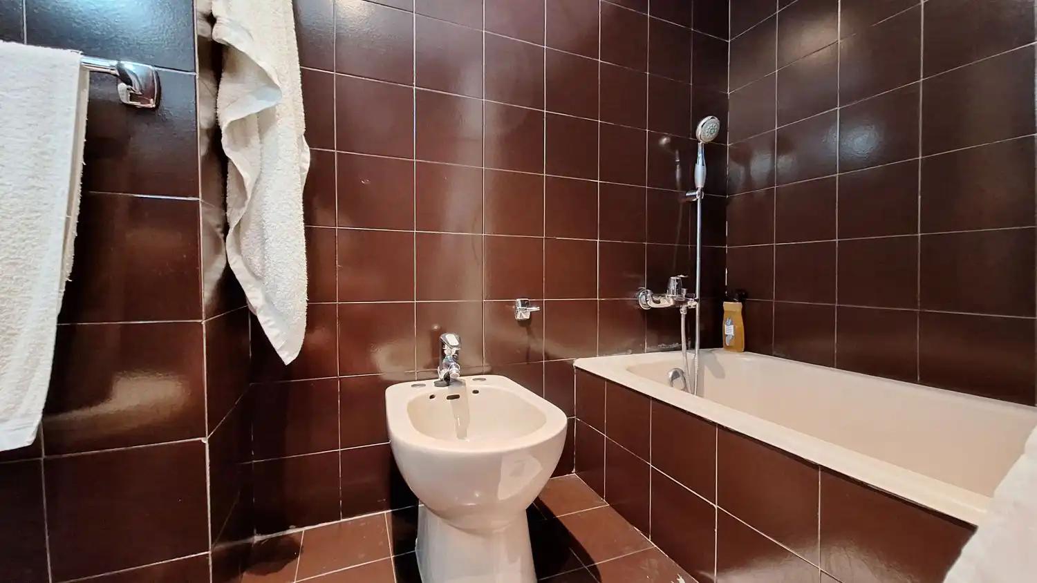 Baño de Piso de alquiler en Oviedo  con Calefacción, Parquet y Amueblado