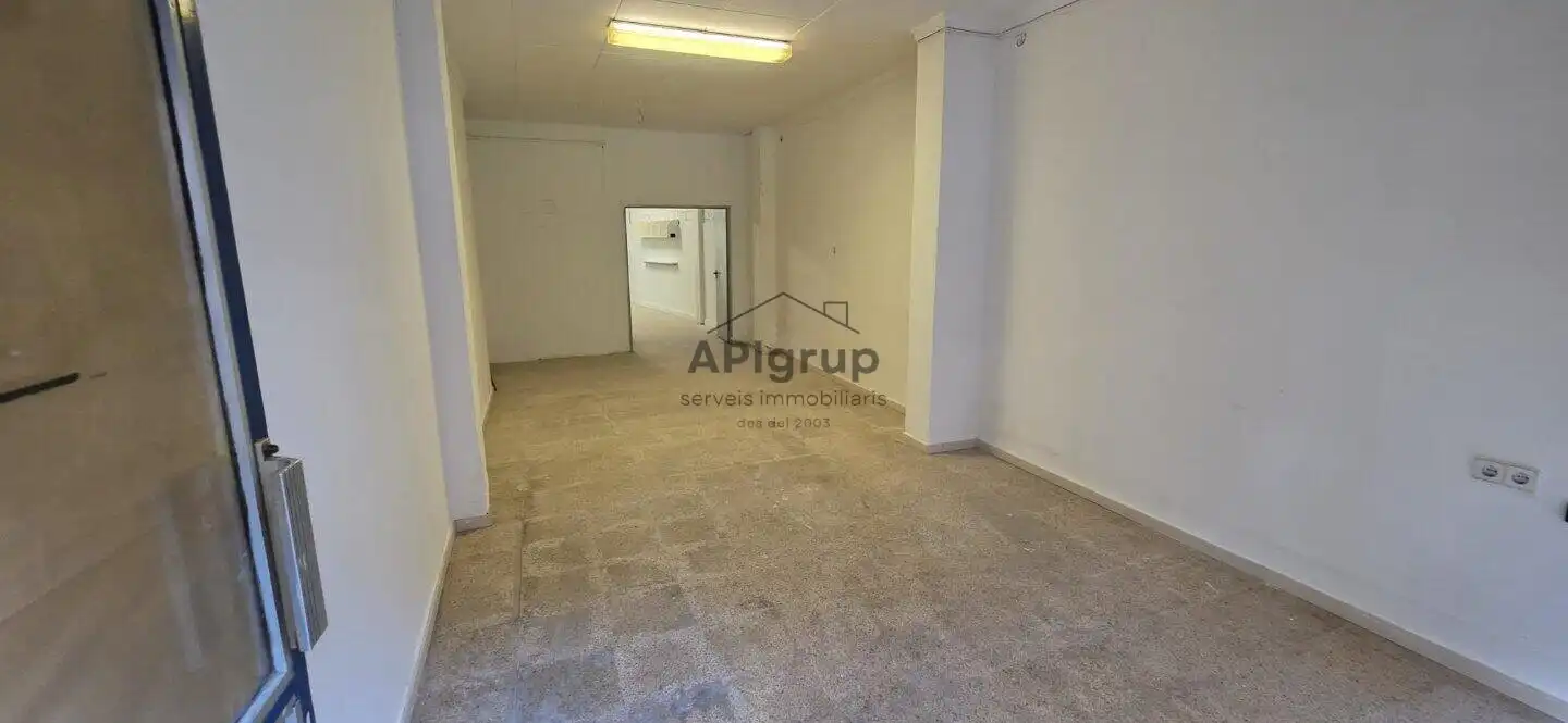 Local comercial en venda a Centre - Sant Oleguer, imagen 2