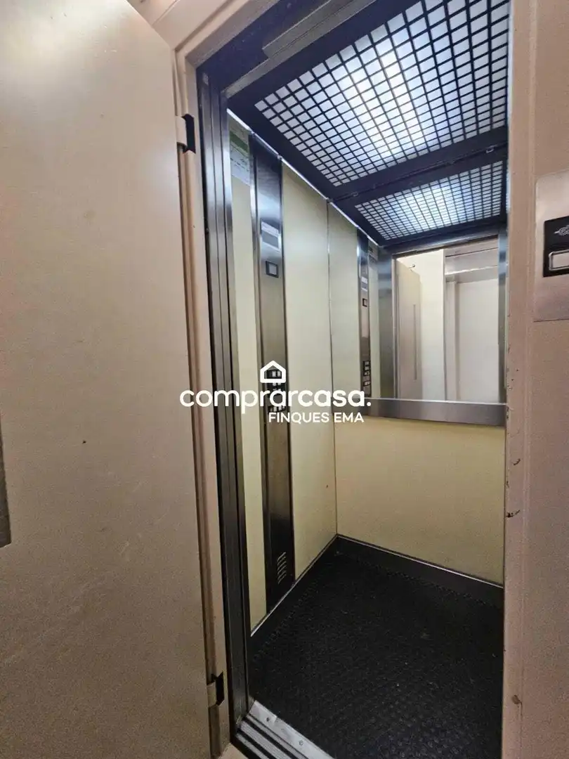 Piso en venta en Barcelona con Balcón