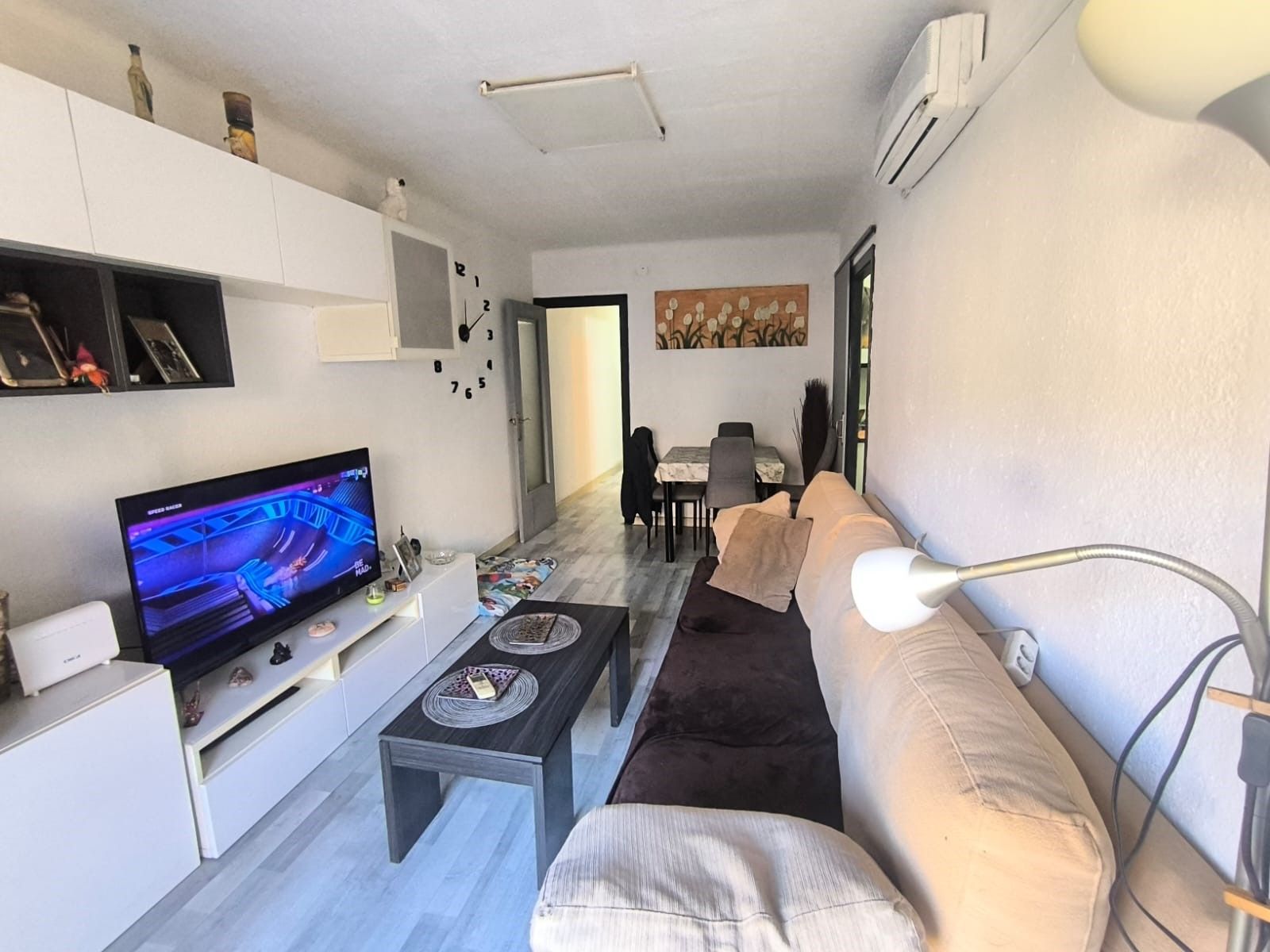 Sala de estar de Piso en venta en L'Hospitalet de Llobregat con Aire acondicionado, Parquet y Balcón