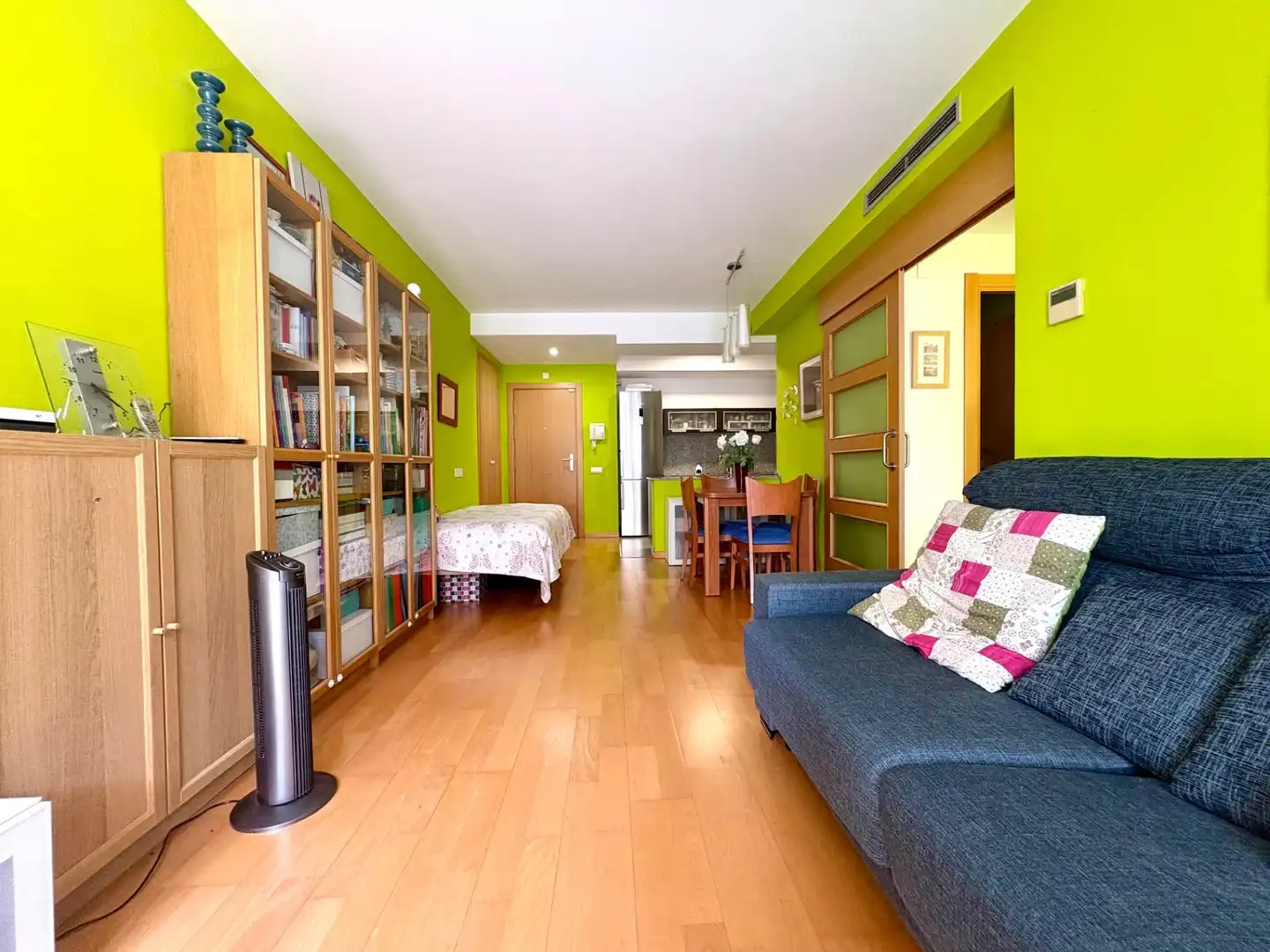Sala d'estar de Pis en venda en Sant Adrià de Besòs amb Calefacció, Parquet i Traster