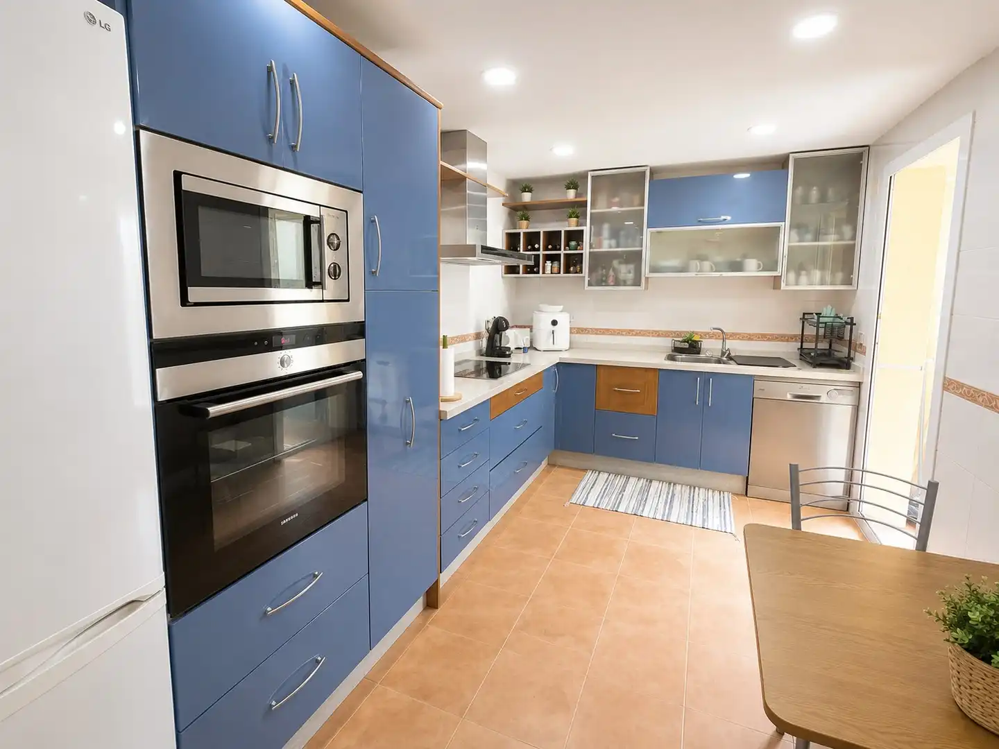 Flat with pool for sale in Calle Lora del Río, imagen 5
