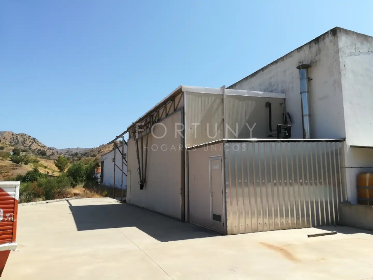 Vista exterior de Nave industrial en venta en Málaga