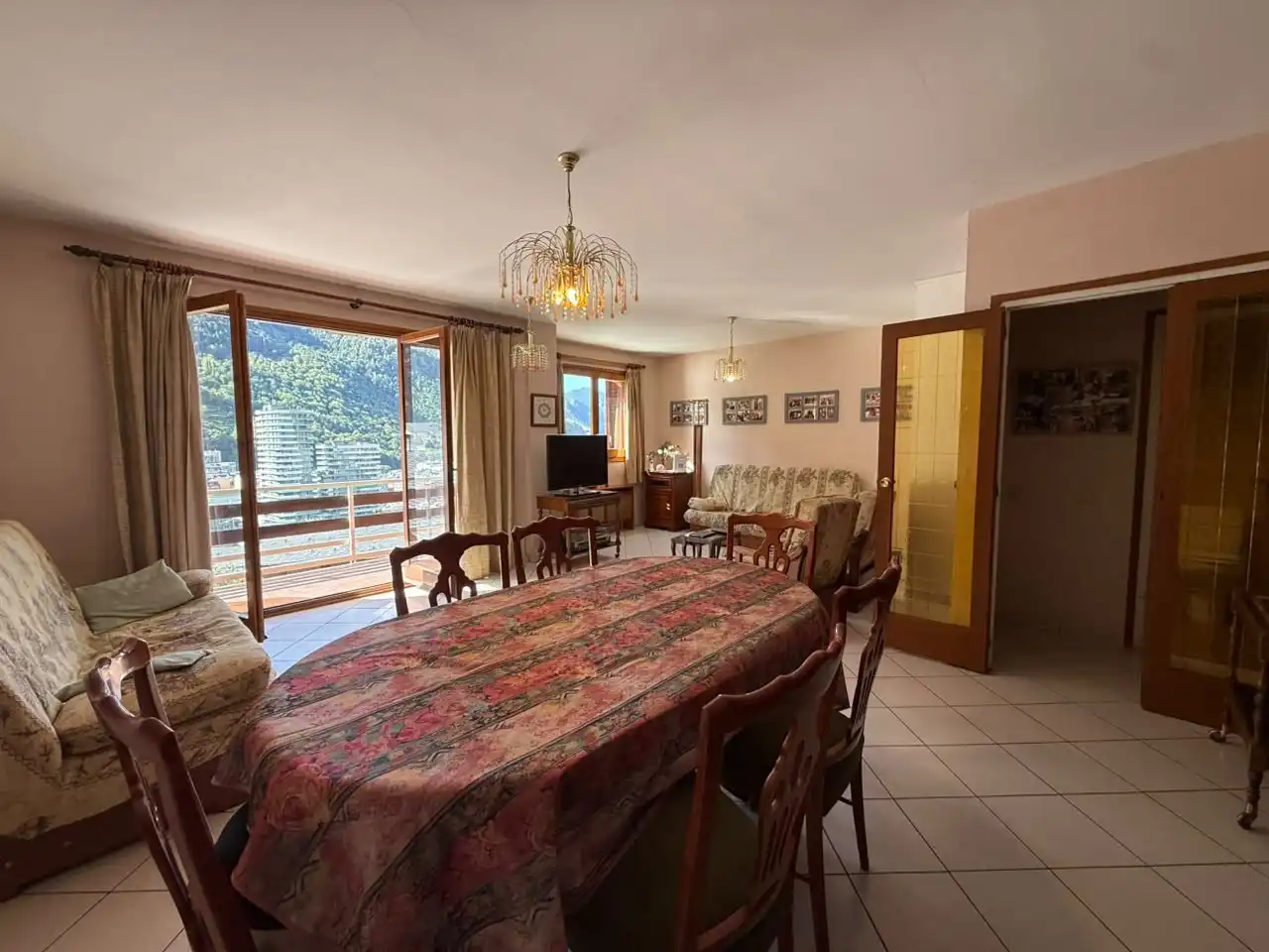 Appartamento con terrazza in vendita a Avinguda de Sant Jaume, imagen 4