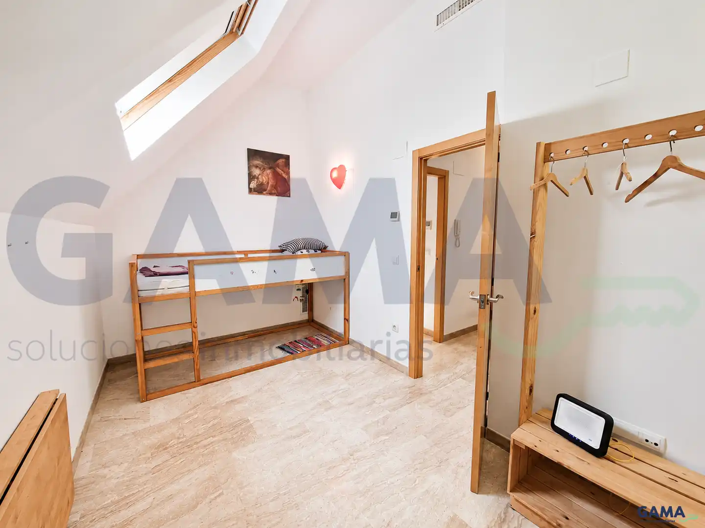 Schlafzimmer von Dachboden zur Miete in Alzira mit Klimaanlage, Terrasse und Möbliert