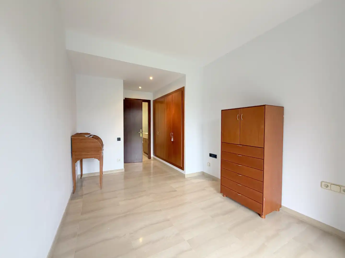 Flat for rent in Carrer Princesa, Instituts