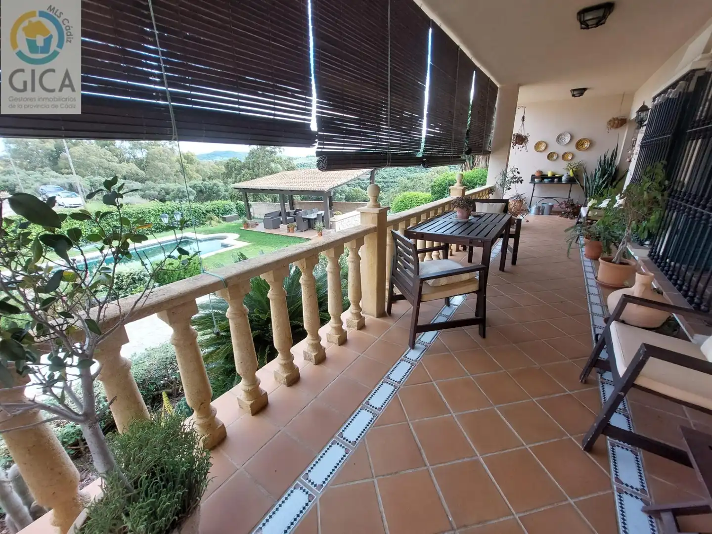 Terrassa de Casa o xalet en venda en Algeciras amb Aire condicionat, Jardí privat i Piscina