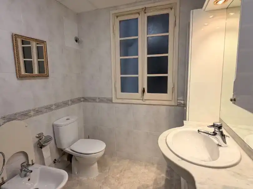 Bathroom of Flat for rent in Instituts - Universitat