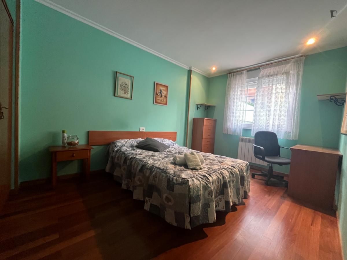 Dormitori de Casa o xalet per a compartir en Lugo Capital amb Calefacció, Moblat i Forn