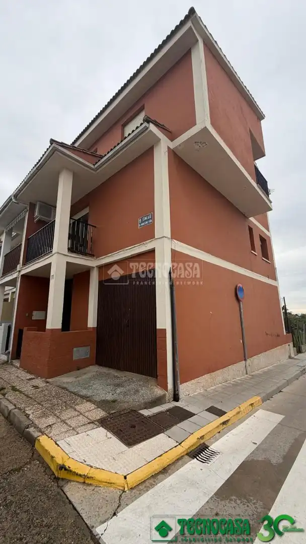 Vista exterior de Casa adosada en venta en Candeleda con Aire acondicionado, Terraza y Balcón