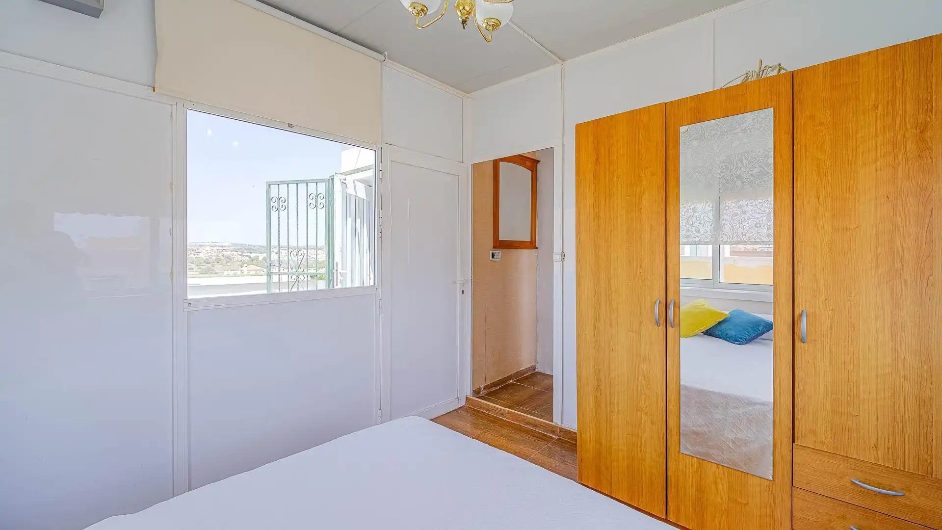 Habitación de Casa adosada en venta en Orihuela con Aire acondicionado, Calefacción y Jardín privado