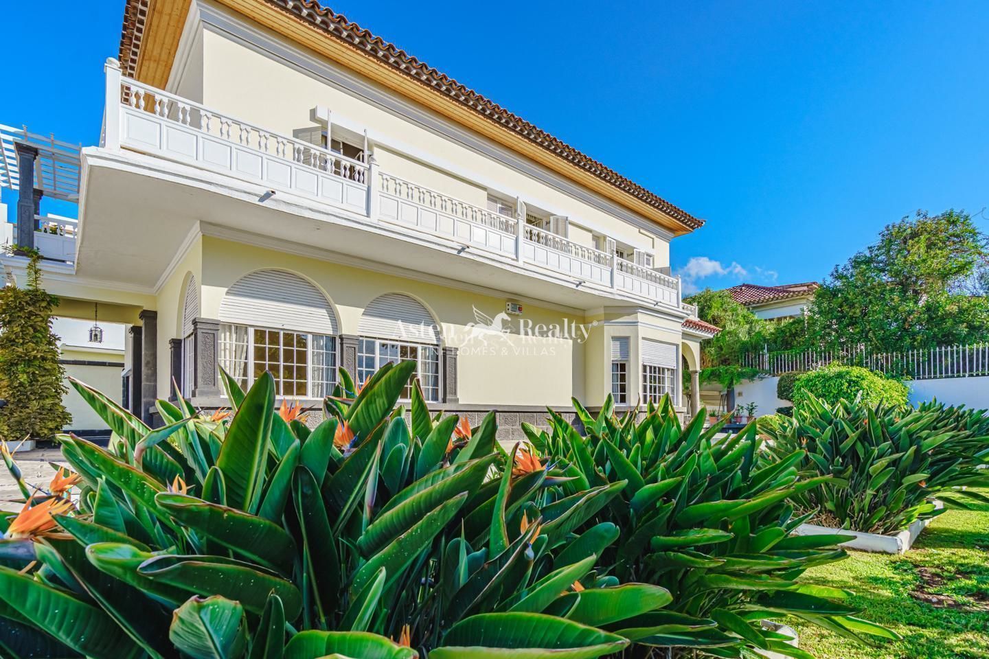 Exterior view of House or chalet for sale in  Santa Cruz de Tenerife Capital  with Air Conditioner, Terrace and Swimming Pool