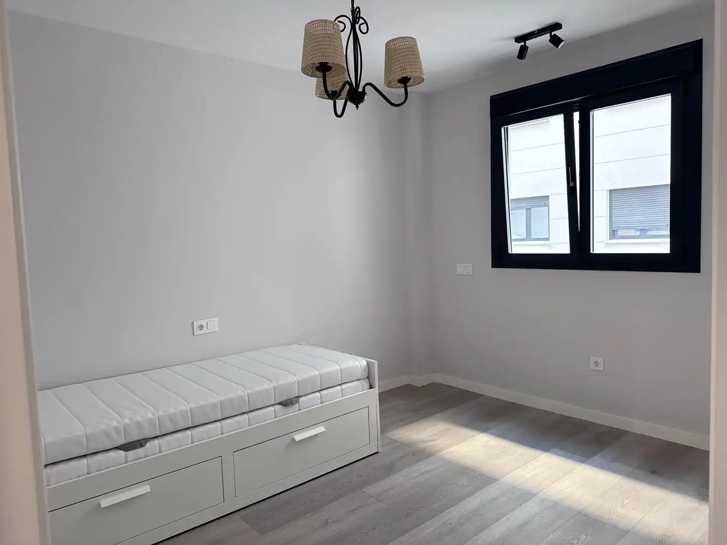 Schlafzimmer von Wohnung zur Miete in Jerez de la Frontera mit Klimaanlage, Heizung und Privatgarten