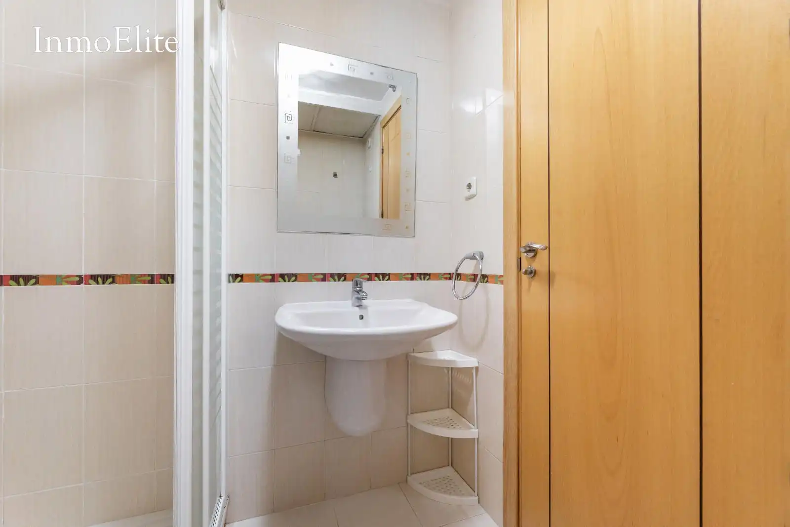 Baño de Piso en venta en Madrid con Calefacción, Trastero y Horno