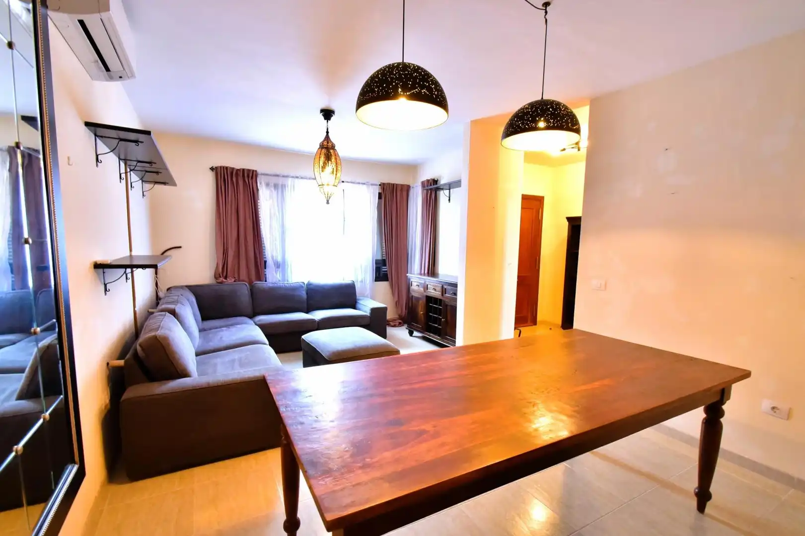 Sala de estar de Casa adosada de alquiler en San Cristóbal de la Laguna con Aire acondicionado, Calefacción y Jardín privado