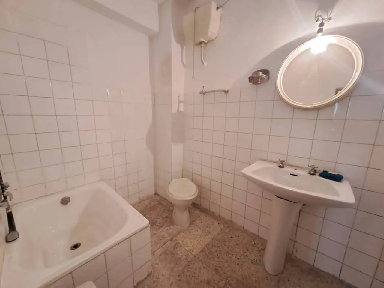 Baño de Piso en venta en Burgos con Calefacción y Terraza