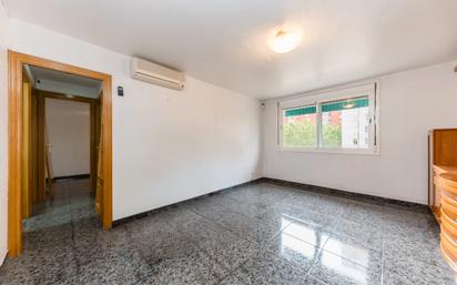 Flat for sale in L'Hospitalet de Llobregat  with Air Conditioner and Oven
