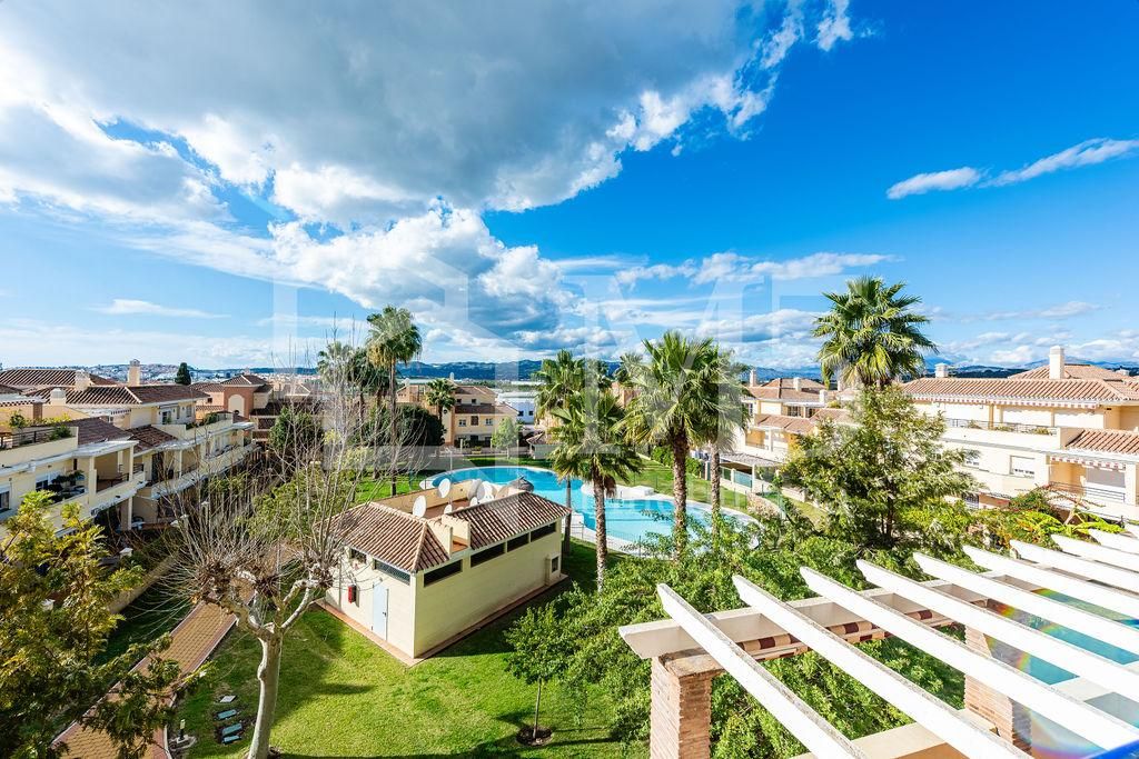 Vista exterior de Pis en venda en Vélez-Málaga amb Terrassa, Traster i Moblat