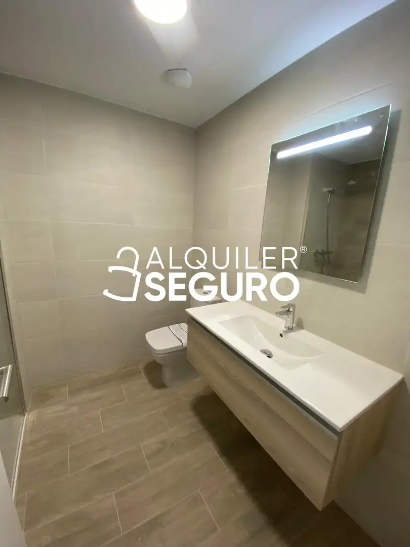 Bathroom of Flat for rent in Guadalajara  with Heating, Terrace and Storage room