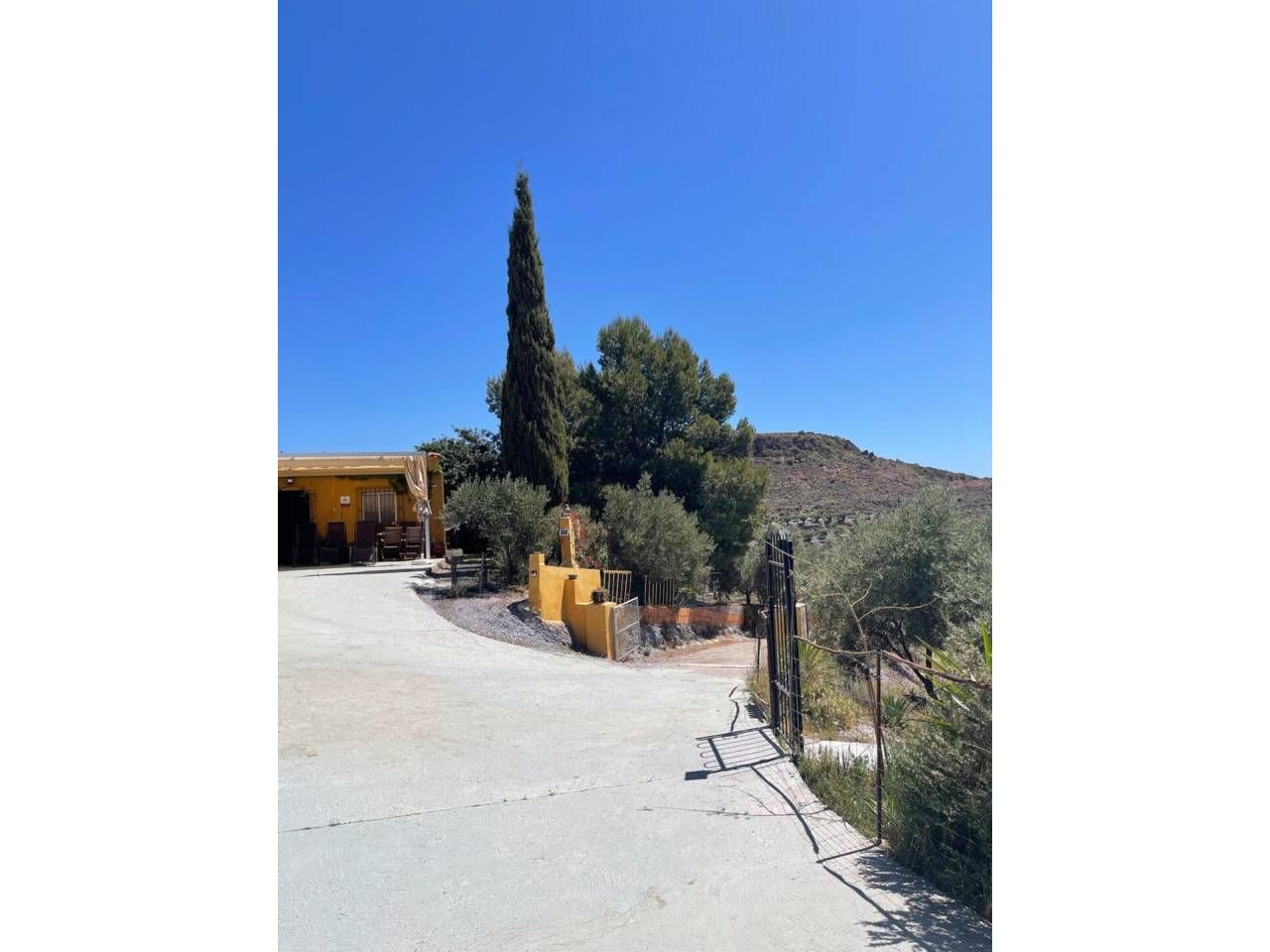 Vista exterior de Casa o xalet en venda en Felix amb Jardí privat, Terrassa i Moblat