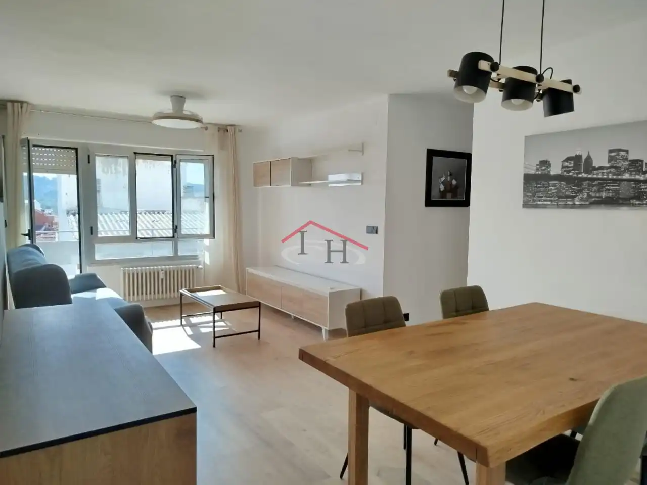 Sala de estar de Piso de alquiler en León Capital  con Calefacción, Parquet y Terraza