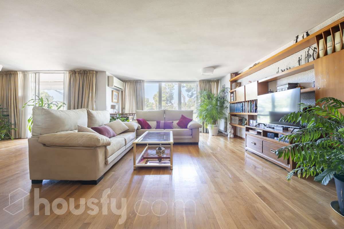 Flat for sale in Calle de los Pirineos, Ciudad Universitaria