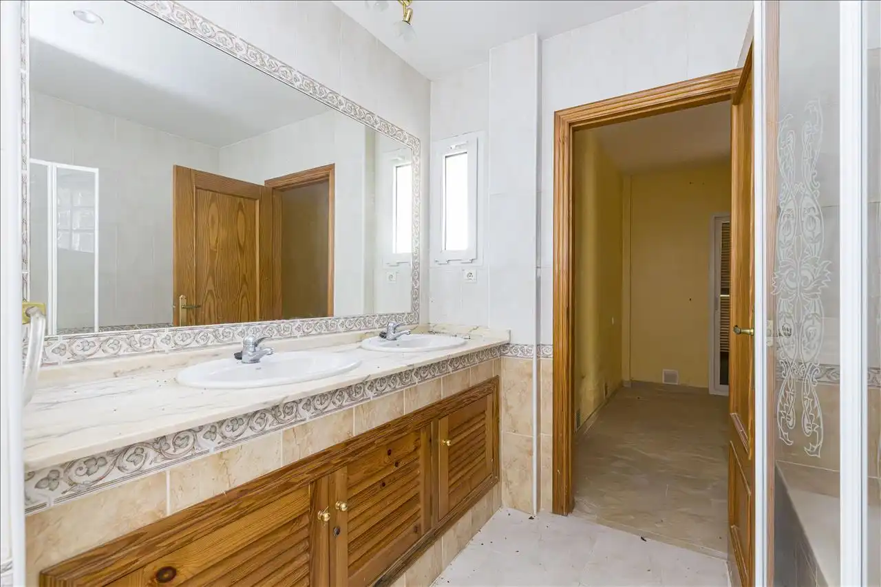 Bathroom of Ground floor for sale in Cartagena  with Swimming Pool