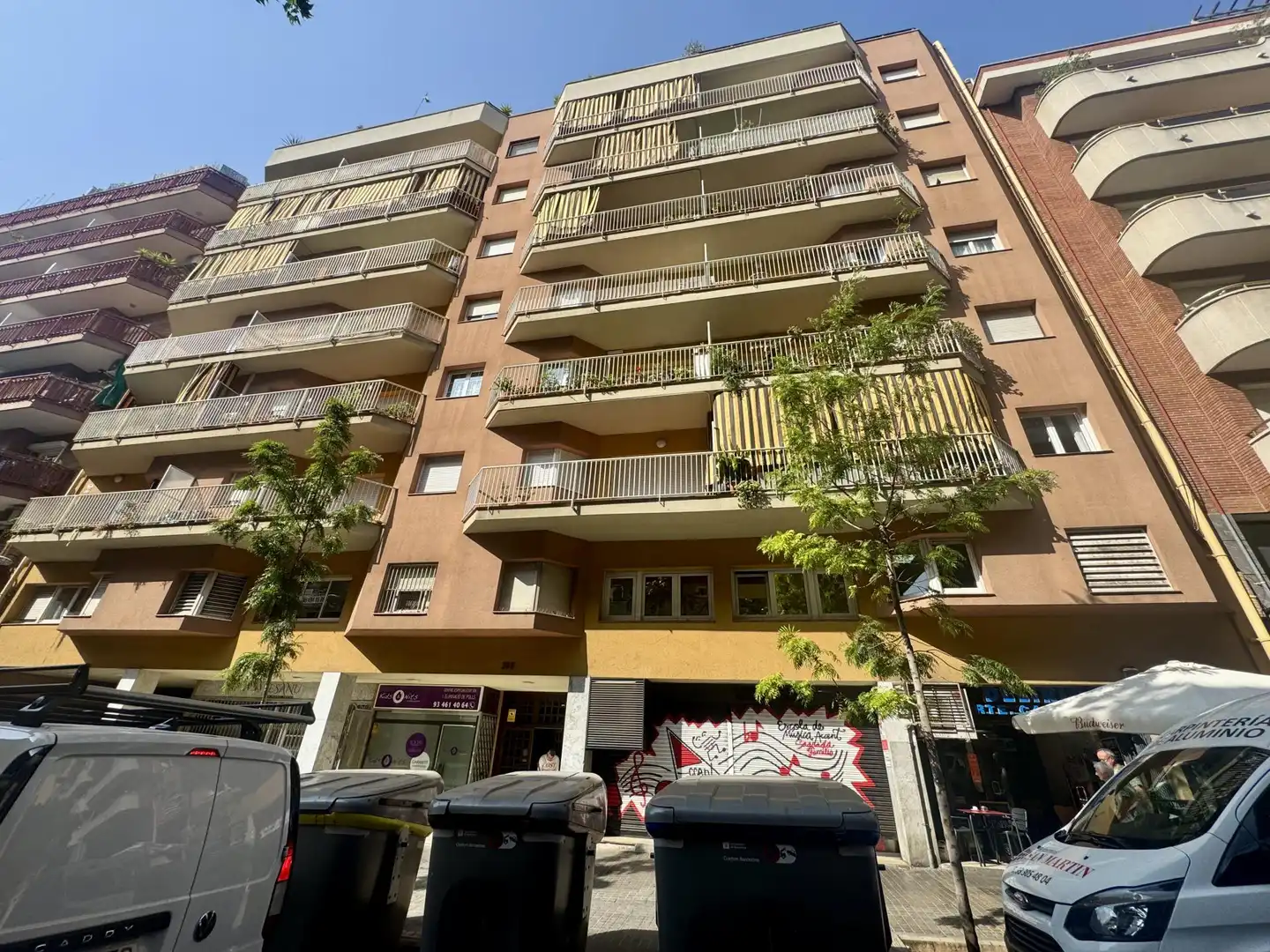Vista exterior de Pis en venda en Barcelona amb Calefacció i Balcó
