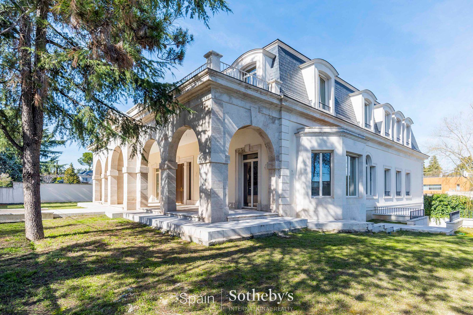 Vista exterior de Casa o chalet en venta en  Madrid Capital con Aire acondicionado, Calefacción y Jardín privado