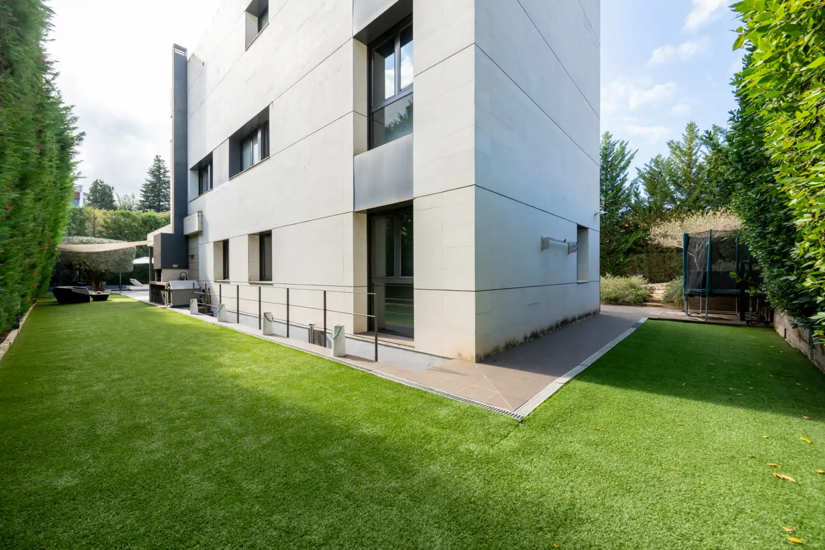 Vista exterior de Casa o chalet en venta en Sant Cugat del Vallès con Aire acondicionado, Calefacción y Jardín privado