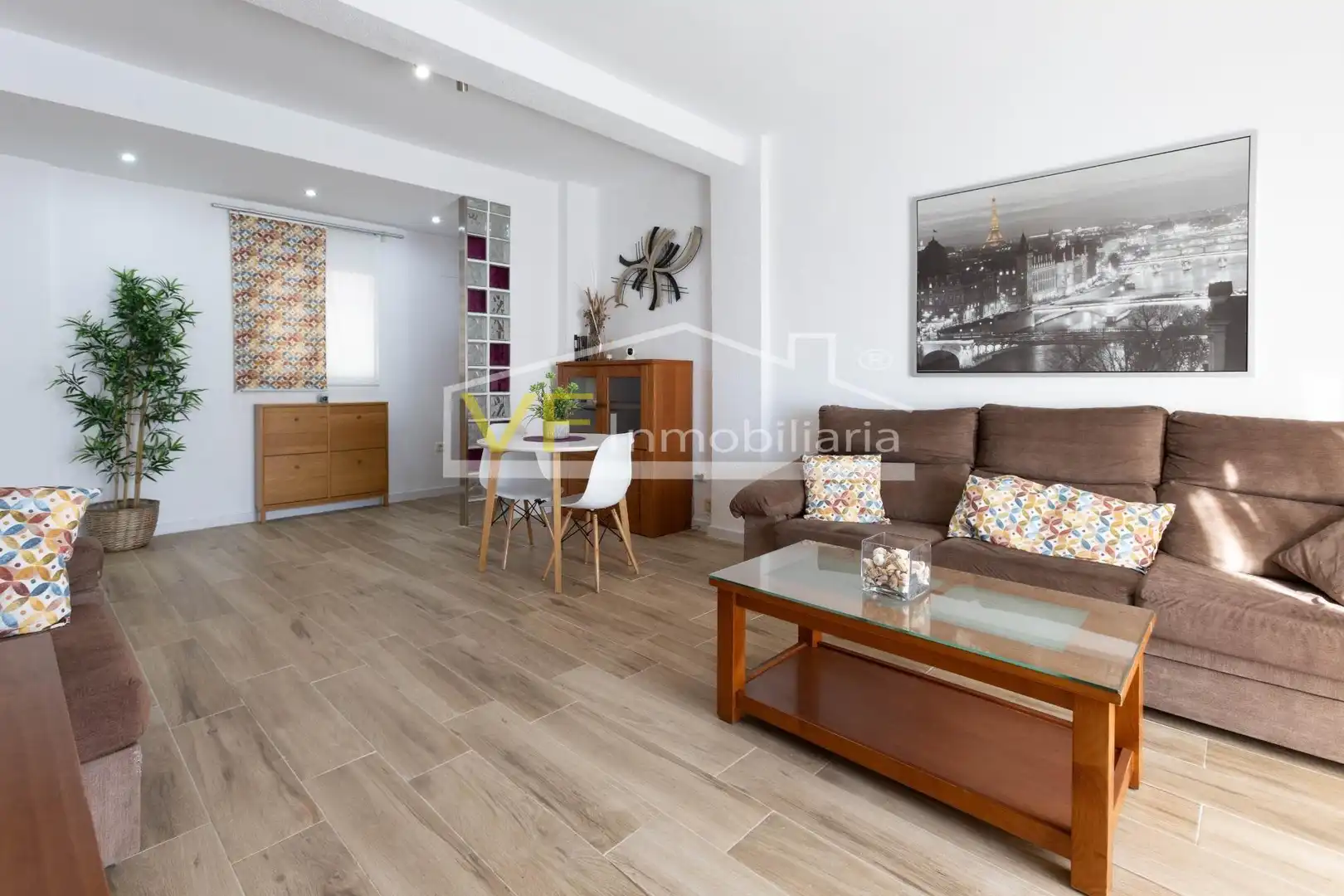 Sala d'estar de Apartament en venda en Torremolinos amb Jardí privat, Terrassa i Piscina comunitària