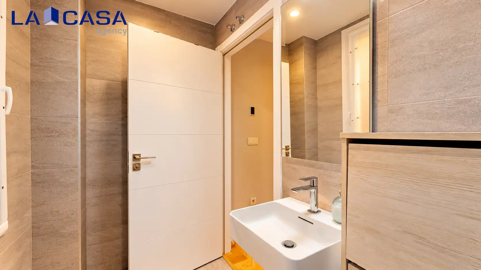 Bathroom of Flat for sale in Deusto