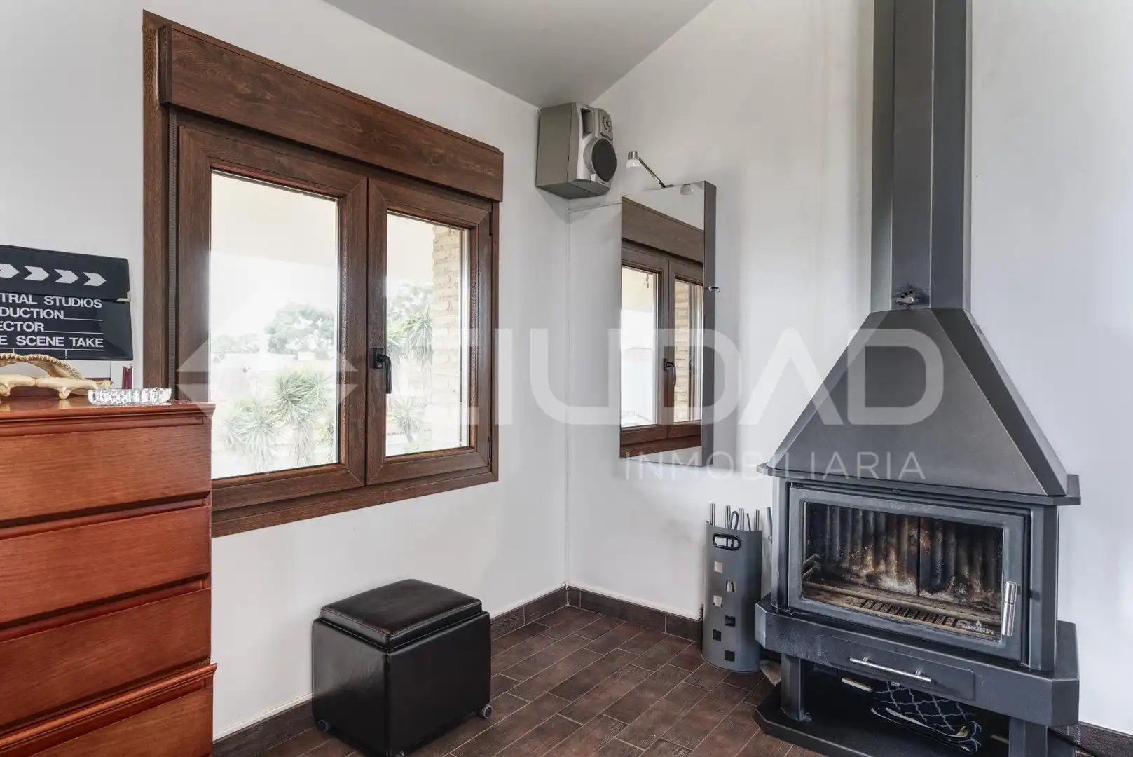 Sala d'estar de Casa o xalet en venda en Castilleja de la Cuesta amb Aire condicionat, Jardí privat i Terrassa