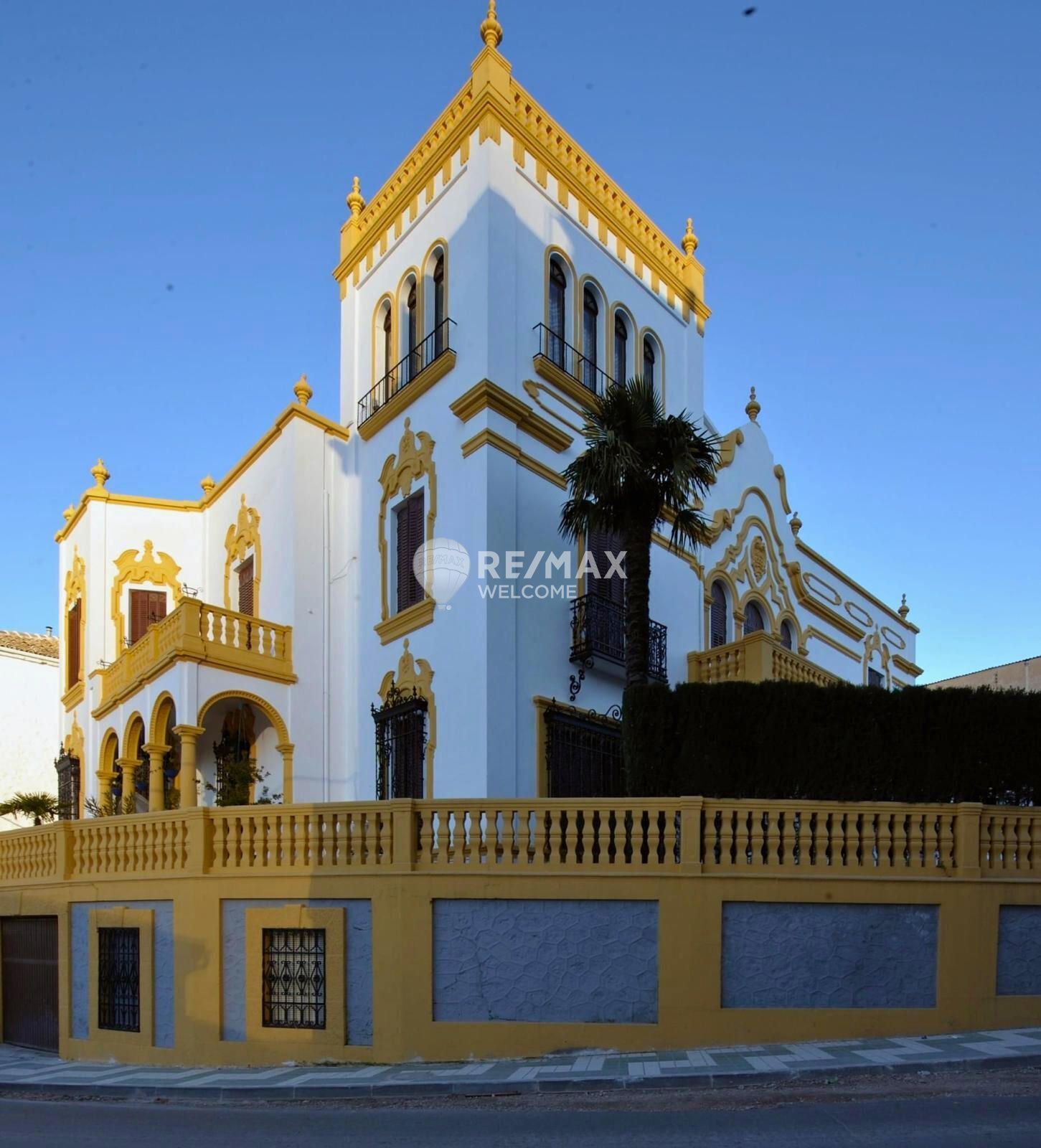 Exterior view of House or chalet for sale in Villanueva del Arzobispo  with Terrace and Swimming Pool