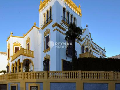 Exterior view of House or chalet for sale in Villanueva del Arzobispo  with Terrace and Swimming Pool
