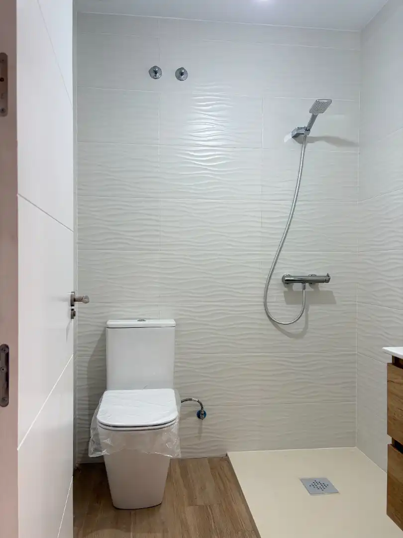 Bathroom of Flat for sale in Plasencia