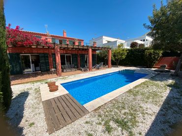 Villa mit Pool zur Miete in Carrer de l'Armallader