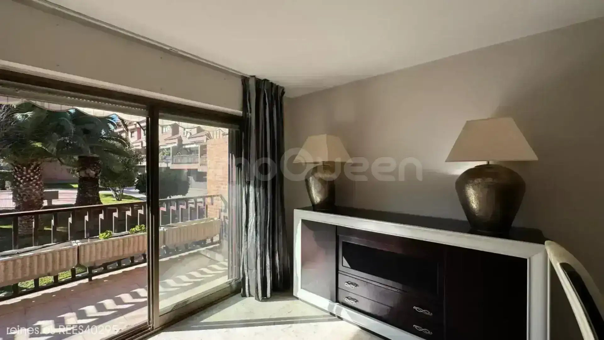 Dormitori de Casa o xalet en venda en Madrid amb Calefacció, Jardí privat i Terrassa