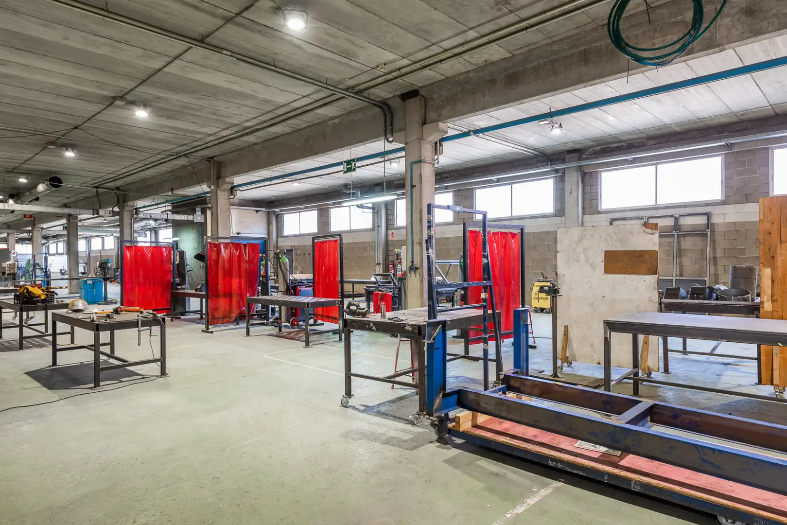 Industrial building with lift to rent in Almeda - El Corte Inglés, imagen 9