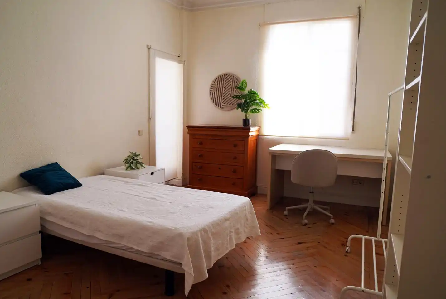Habitación de Apartamento de alquiler en Madrid con Aire acondicionado, Calefacción y Parquet