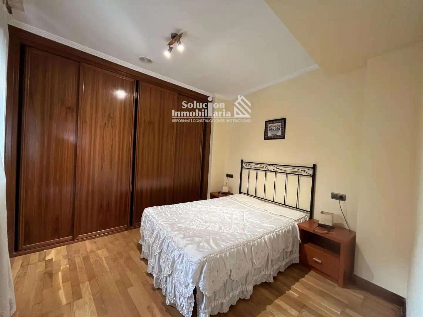Dormitori de Apartament en venda en Salamanca amb Calefacció i Moblat