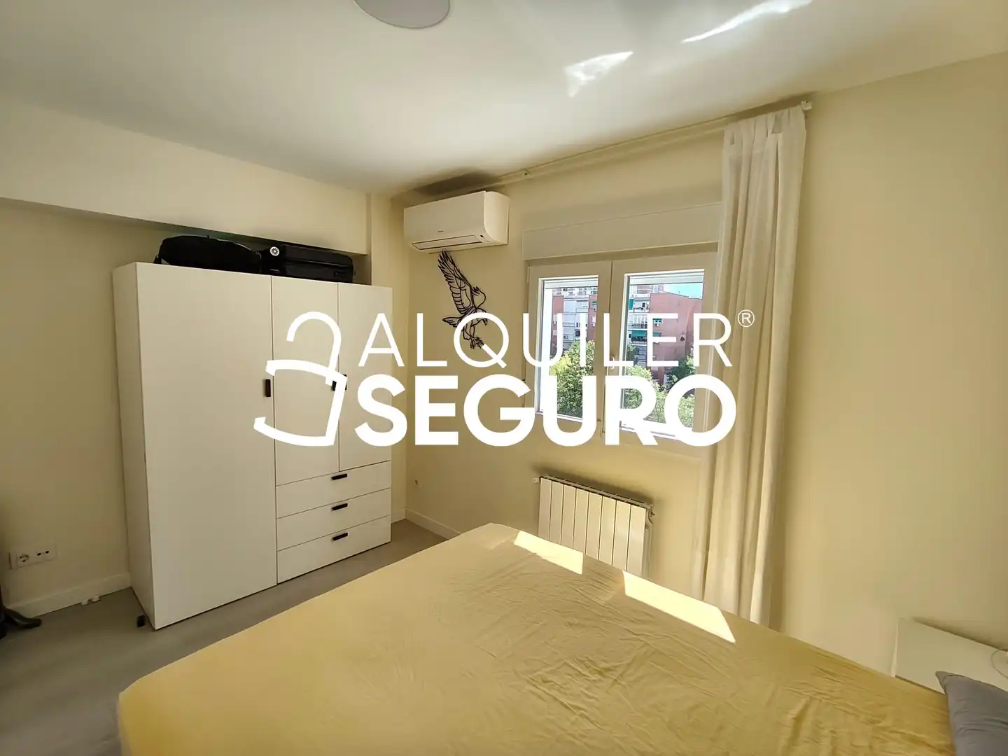 Schlafzimmer von Wohnung zur Miete in Madrid mit Klimaanlage und Heizung