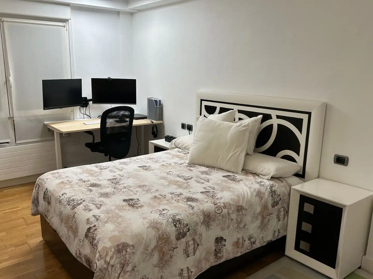 Bedroom of Flat for sale in Deusto