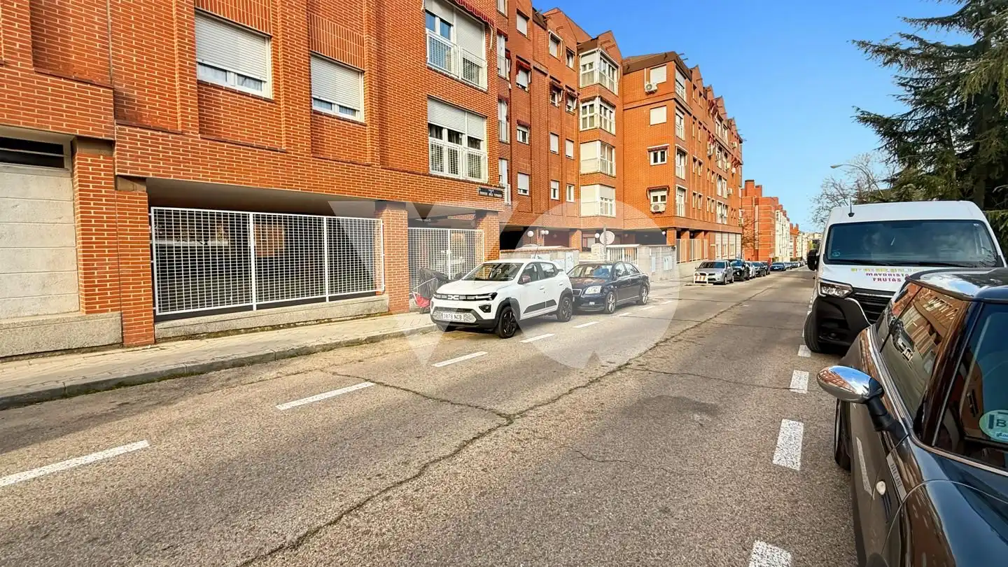 Vista exterior de Piso en venta en Madrid con Aire acondicionado, Calefacción y Jardín privado