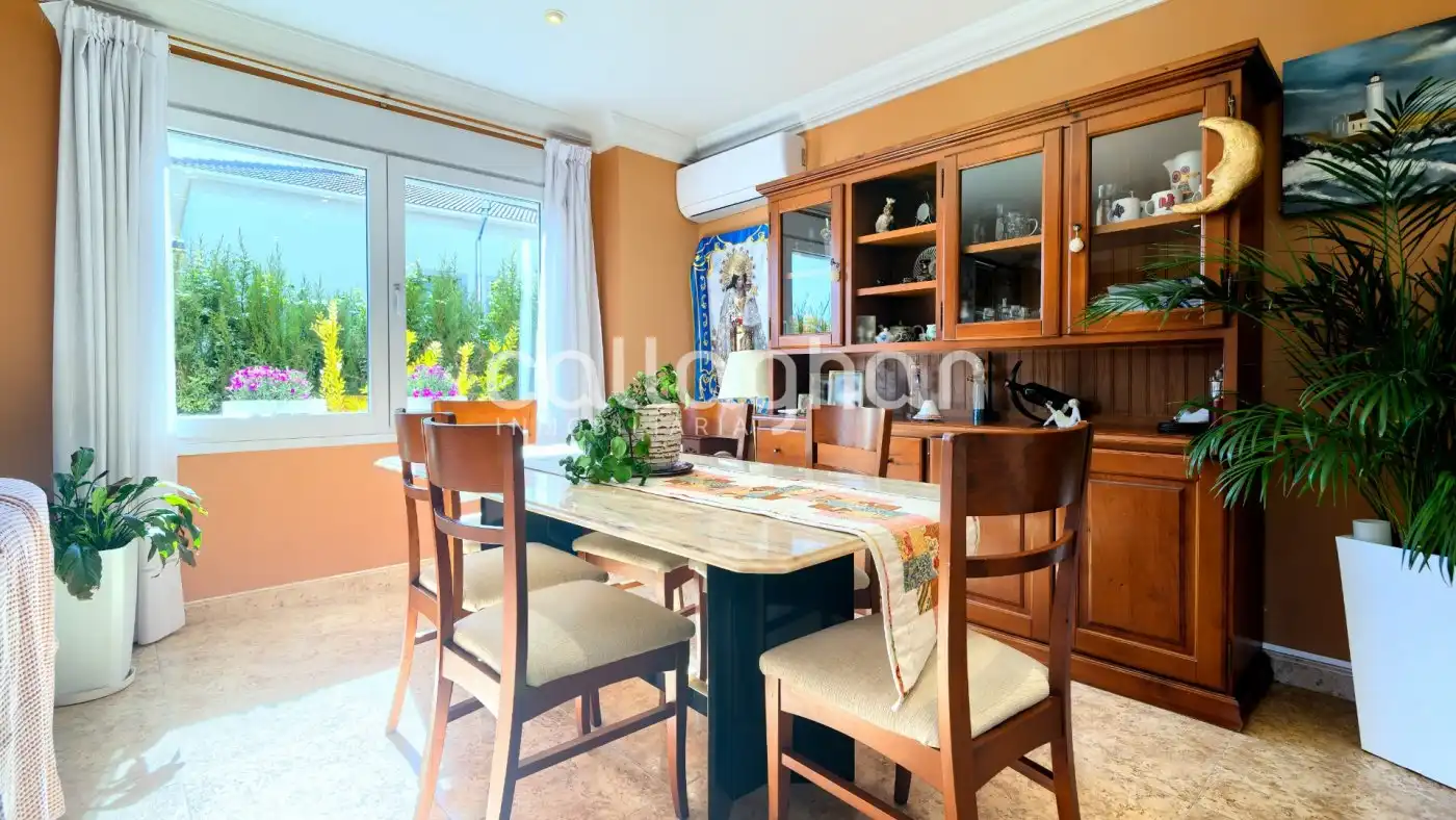 Comedor de Casa o chalet en venta en Paterna con Aire acondicionado, Calefacción y Jardín privado