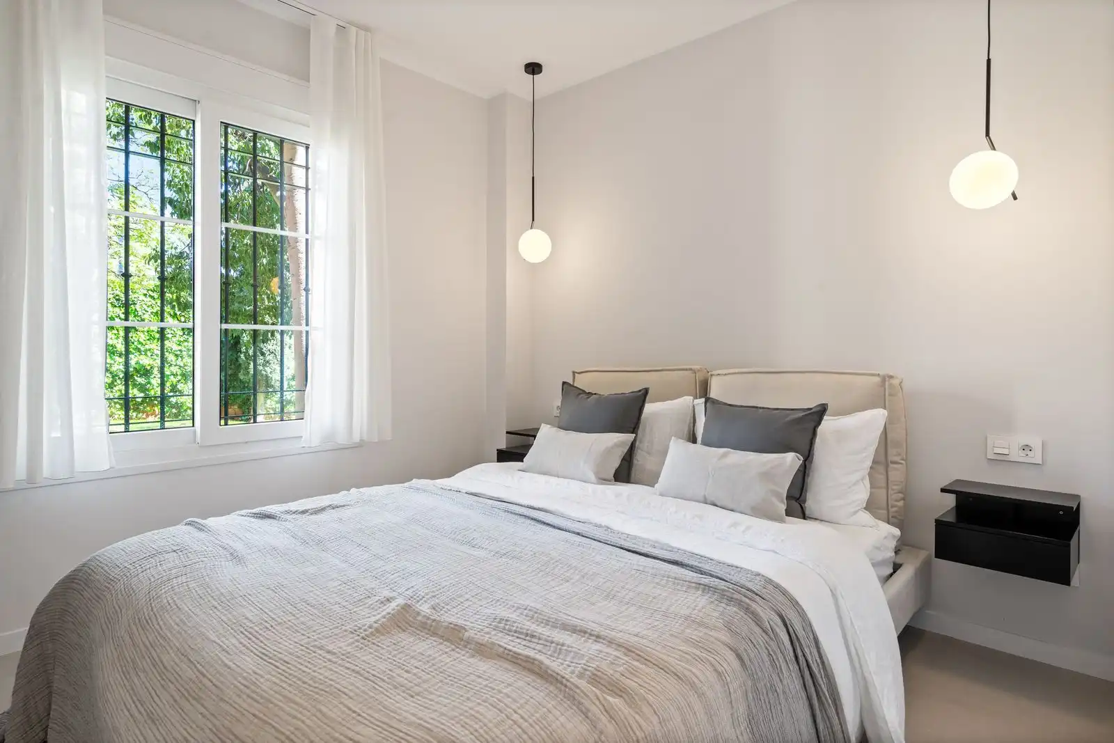 Habitación de Apartamento en venta en Marbella con Terraza, Amueblado y Piscina comunitaria