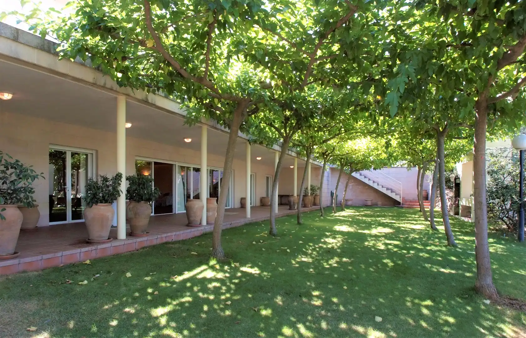Terrassa de Casa o xalet en venda en Ciudalcampo amb Jardí privat, Piscina i Jacuzzi